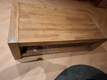 Robuuste houten salontafel 135x70 cm