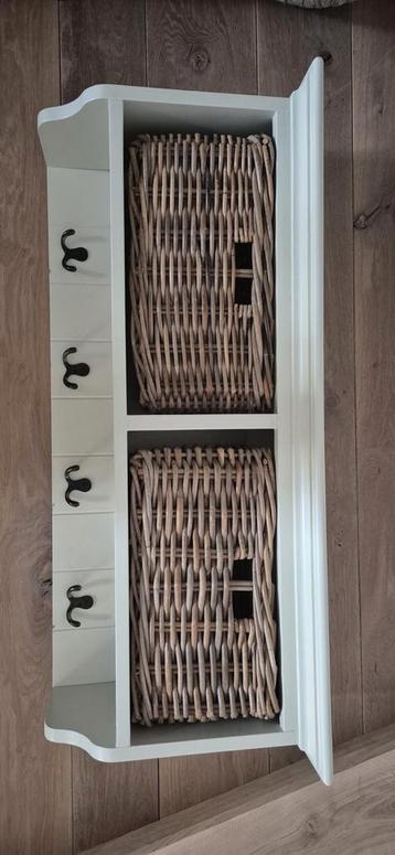 Mooie landelijke kapstok met manden GRATIS ophalen