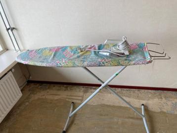 Strijkplank met strijkijzer - gratis af te halen