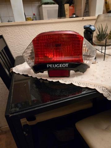 Peugeot achterlicht buitenkant