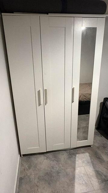 Witte kledingkast met spiegeldeur Ikea