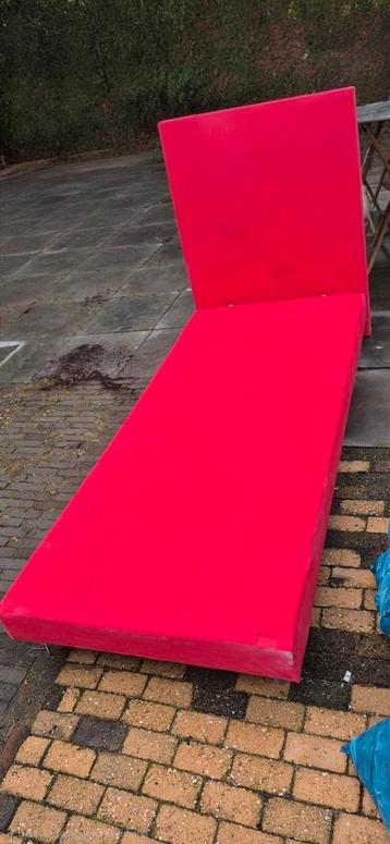 GRATIS (TIENER) BOXSPRING ROOD GRATIS