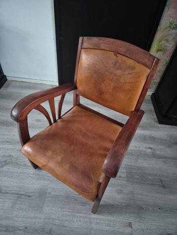 Vintage Leren Fauteuil met Houten Frame en Armleuningen