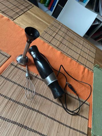 Handmixer met garde en staafmixer opzetstuk