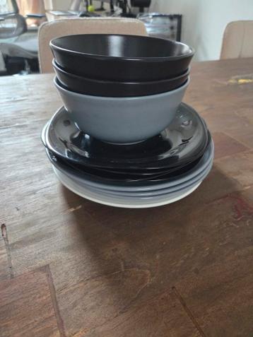 3 kommen en 8 gebaksbordjes - gratis af te halen