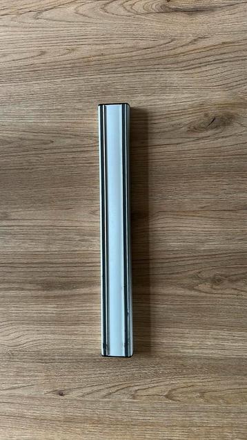 Gratis Magnetische meshouder 35 x 4 x 2 incusief schroeven