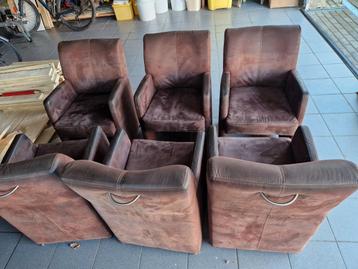 6 stoelen op wieltjes