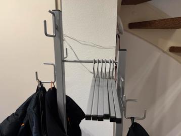 Praktische staande kapstok met meerdere haken