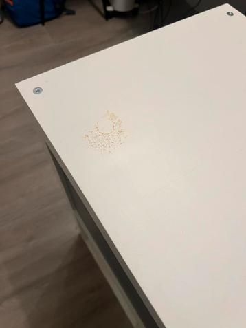 Gratis af te halen: Witte blokkenkast met grijze lade