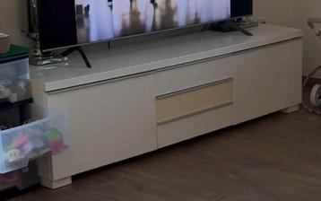 Mooi hoogglans wit TV meubel GRATIS! snel weg