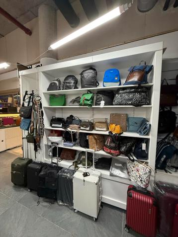 Winkelmeubilair gratis aangeboden