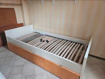 Gratis afhalen bed met 3 lades en lattenbodem.
