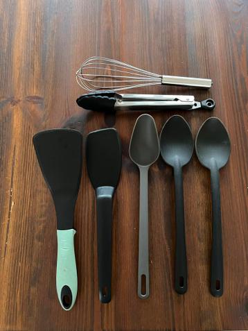 Keukengerei set: garde, tang en kunststof spatels/lepels
