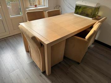 Gratis! Eettafel met stoelen - Gebruikt, maar kan nog zeker!