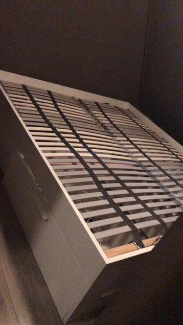 Tweepersoons bed eventueel met matrassen