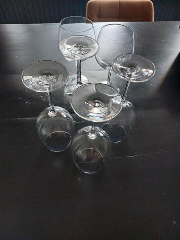 Gratis 6 wijnglazen (4 grote, 2 kleinere) - enkel ophalen