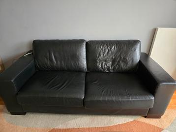 2 banken van zwart leer 2 1/2 en 2 zits