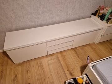 Wit dressoir/televisiekast in prima staat, GRATIS.