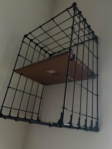 Wandplankje zwart metaal met bruin houten plankje