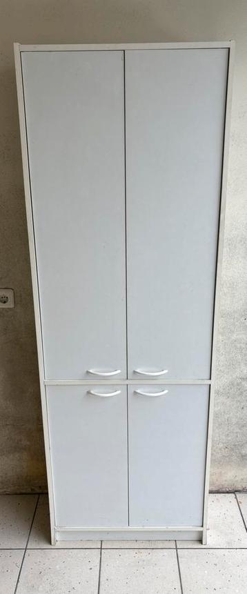 Gratis af te halen - witte kast met legplanken