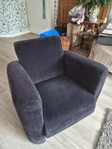 Gratis fauteuil zwart, goede staat, lichte schade