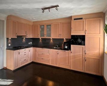 Gratis af te halen. Mooie  massief houten keuken