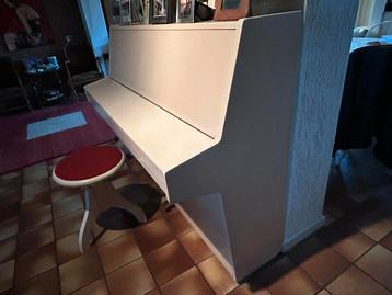 Gratis Tetsch en May Emmerich piano +hoogte verstelbare kruk