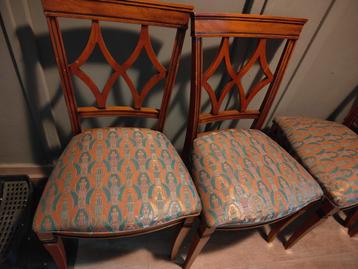 Eetkamer tafel met 6 stoelen