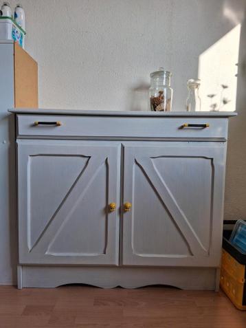 Gratis, wit commodekastje voor de kinderkamer, h83,br98,d40