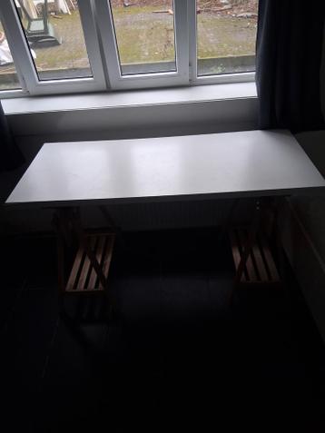 In hoogte verstelbaar bureau 60 bij 140 cm