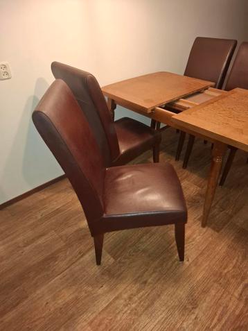 Gratis Tafel uitschuifbaar met stoelen