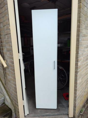 Hoge witte opbergkast - Ideaal voor extra ruimte