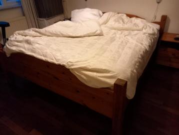 Grenen bed 200x180 met elektrische lattenbodems en matrassen