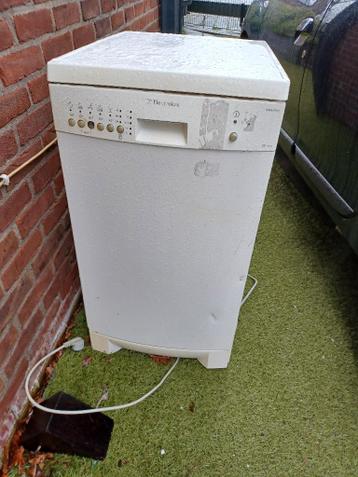 vaatwasser 45 cm breed , oud maar werkt nog prima