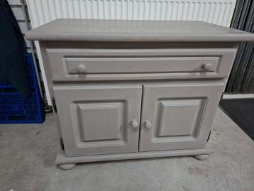 Eiken kastje. Gratis