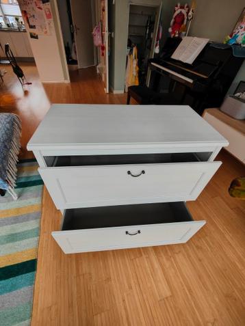 Gratis af te halen: Witte Ladekast met twee diepe laden