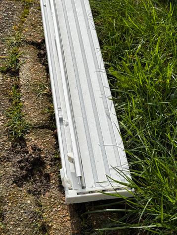 gratis in Hoorn_Witte jaloezieën rails, 400 cm