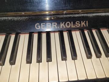 2 gratis piano's: Zwarte en Bruine moeten gestemd worden