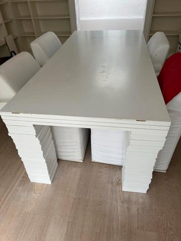 Zelf ontworpen MDF tafel met boekenpoten gratis af te halen