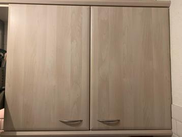 3 bovenkastjes en hoge keukenkast gratis af te halen