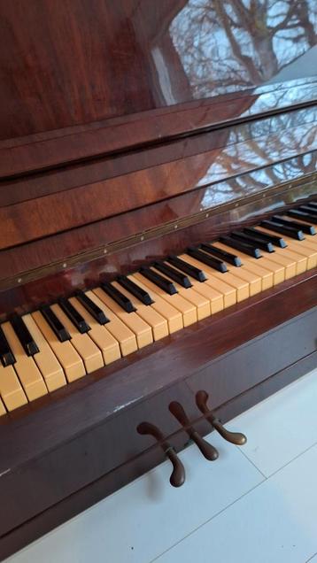 Gratis piano - merk Cherny -  handige klusser of decoratie