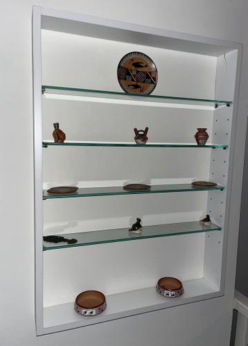 Vitrinekast 67bx90hx11cm glas houten wit