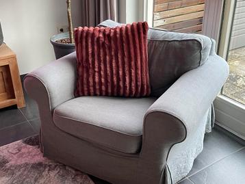 2 grijze IKEA fauteuils in goede staat