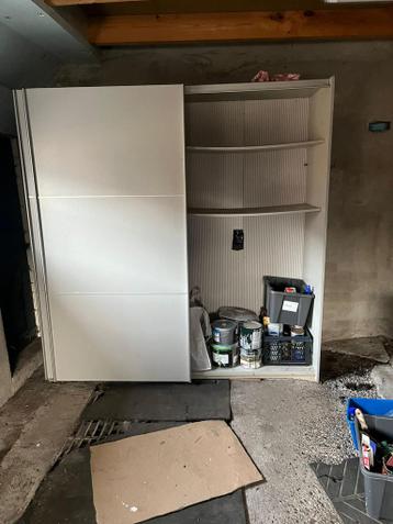 Ruime kast met schuifdeuren - 205x207x60 cm