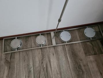 Gratis RVS plafondlamp met 1 defect lampje