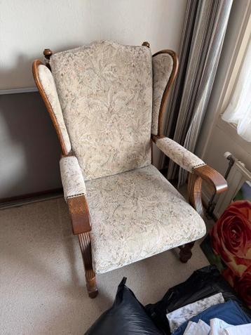 Klassieke eikenhouten stoelen met bloemenmotief