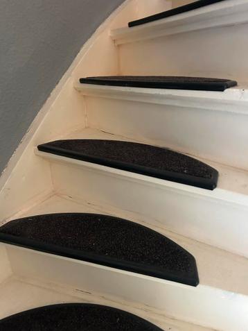 15x Zwarte trapmatjes, gebruikt, gratis af te halen