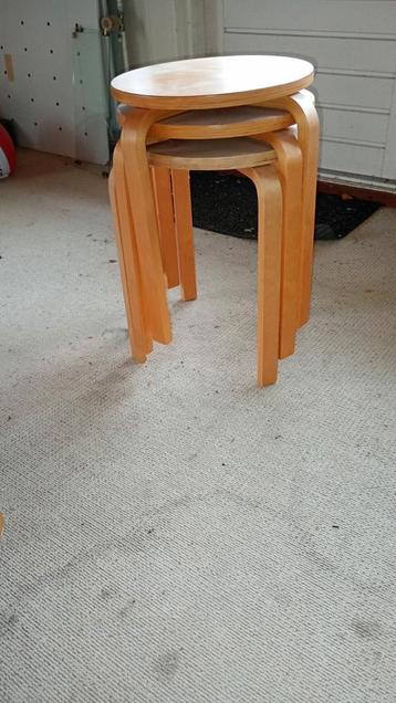 Set van 3 houten krukjes - stapelbaar