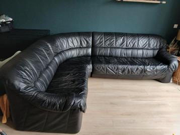 Gratis leren hoekbank - comfortabel met gebruikssporen