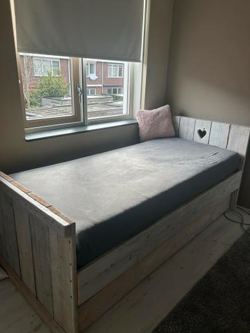 Gratis; Stijgerhouten eenpersoonsbed 90x200 met bedbodem